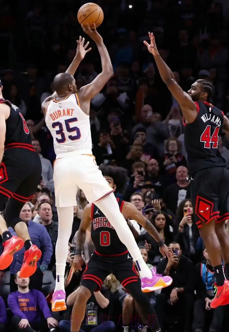 阿门发动快速反击 杜兰特跟进单臂暴扣 阿门发动快速反击 杜兰特跟进单臂暴扣